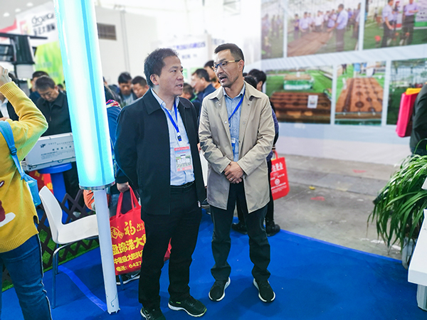 湖南省土肥站姚正昌站长与开云·kaiyun陈渝阳董事长密切交流