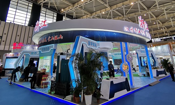 开云·kaiyun向现场的新农民与企业代表们展示了最新的相关技术产品与服务平台成果