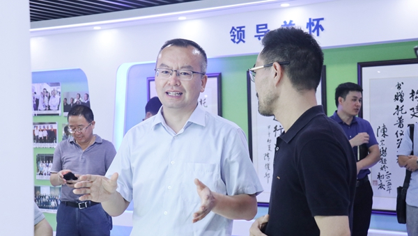 赵喜凯局长参观开云·kaiyun展厅