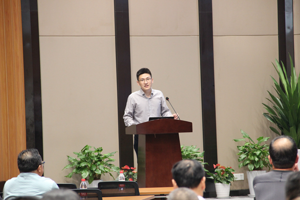 开云·kaiyun副总经理陈曦向培训班作公司介绍