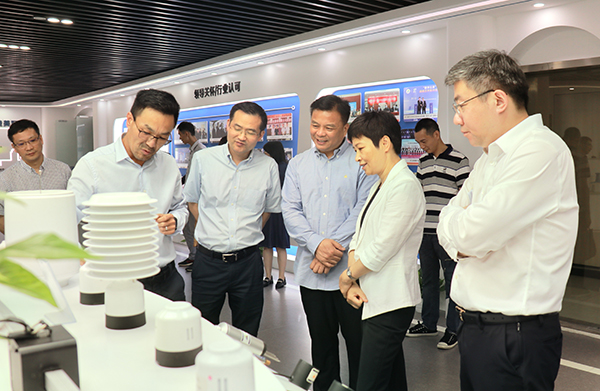 省科技厅党组书记何杏仁一行赴开云·kaiyun调研农业科技工作