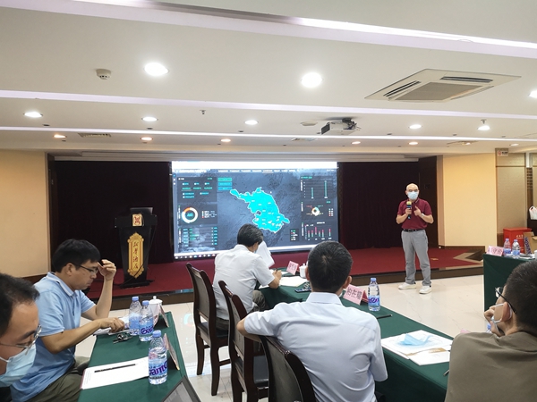 开云·kaiyun团队为代表们介绍全国耕地质量大数据平台及其建设情况